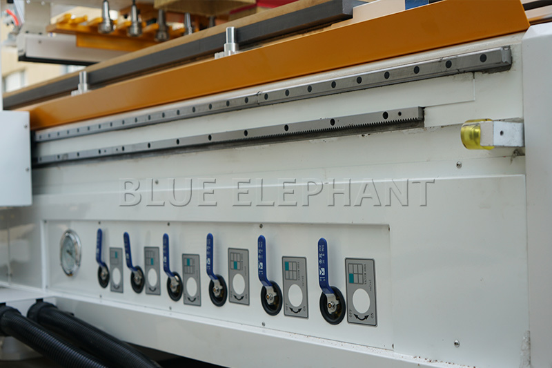 數(shù)控開料機(jī)